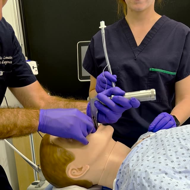 Short clip of an adult endotracheal intubation with video laryngoscopy